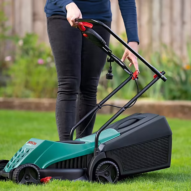 Forêt Jardin Soldes Magasin 36 Forêt Jardin Soldes Magasin -Forêt Jardin Soldes Magasin tondeuse filaire 1200 w largeur de coupe 32 cm hauteur de coupe 20 a 60 mm bac 31 l bosch rotak 320 er3165140897846 03i FR CF